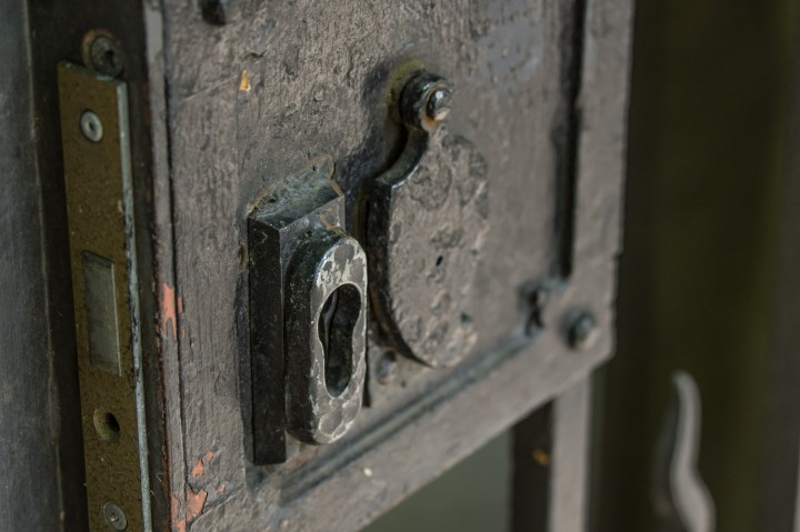 How To Deter Burglars This Winter?