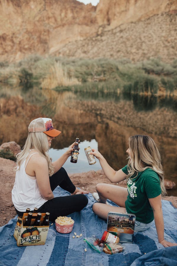 friends make the perfect picnic