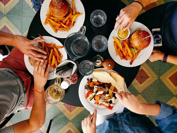 Family Dining in the UAE: Exploring the Best Eateries for Every Generation